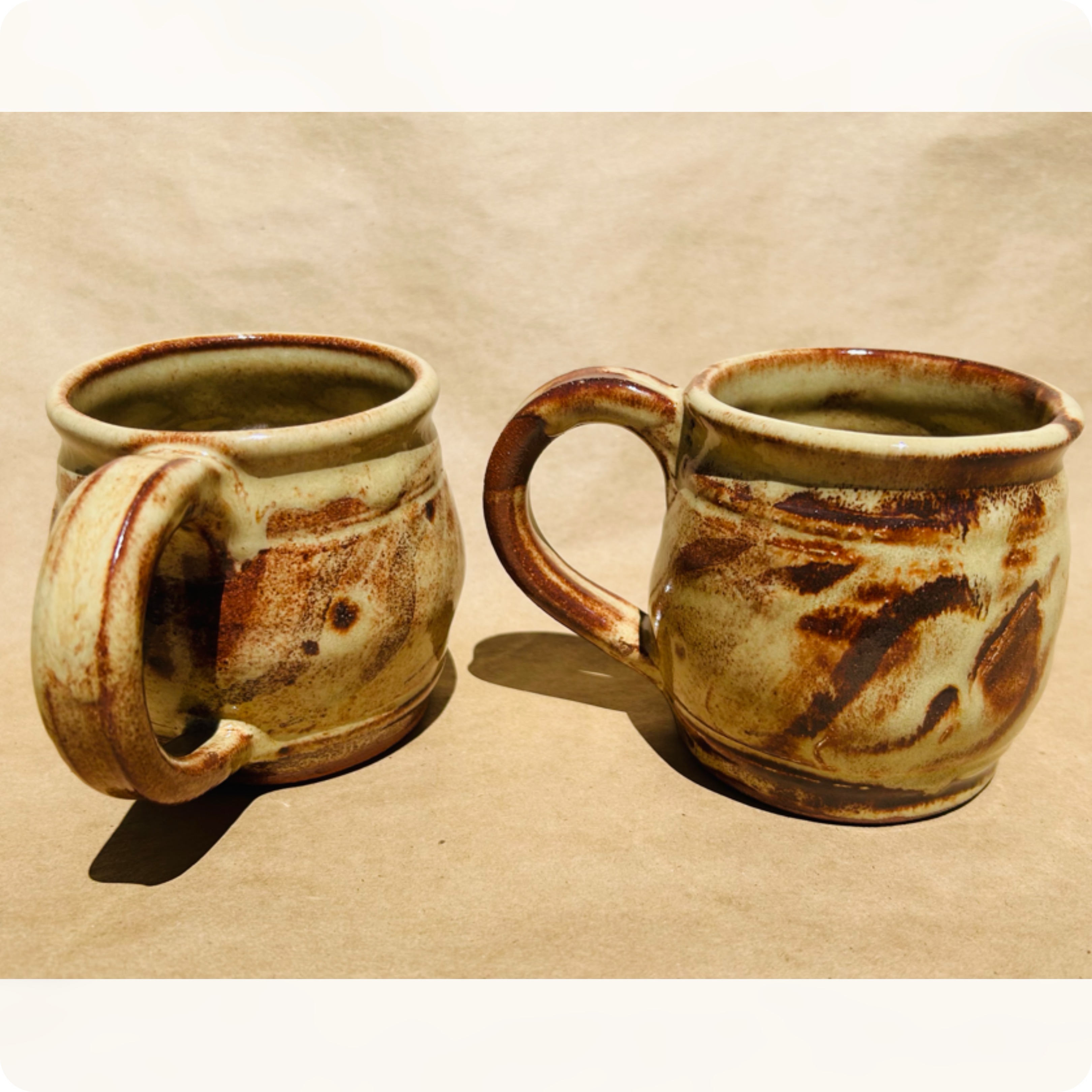 Round and brown mug set
